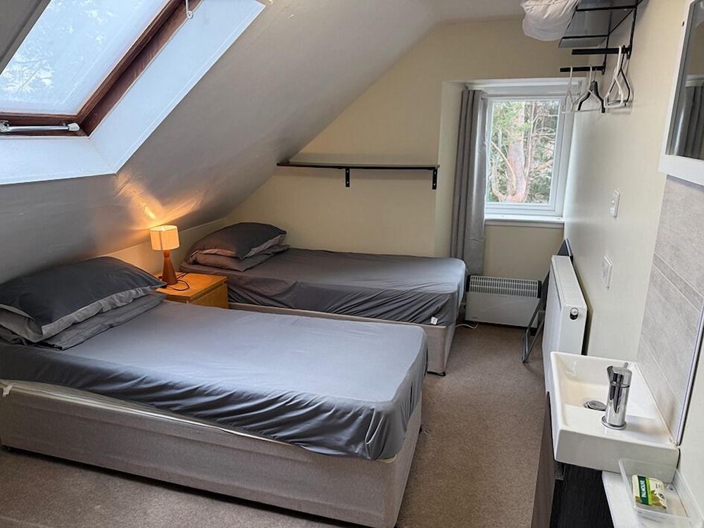 Basic Triple Room, Shared Bathroom photo 2