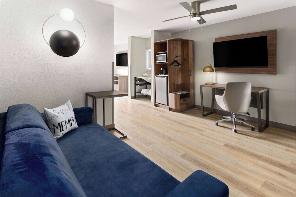 Room, Multiple Beds, Roll-in Shower, Non Smoking (Kitchen) - Photo 6