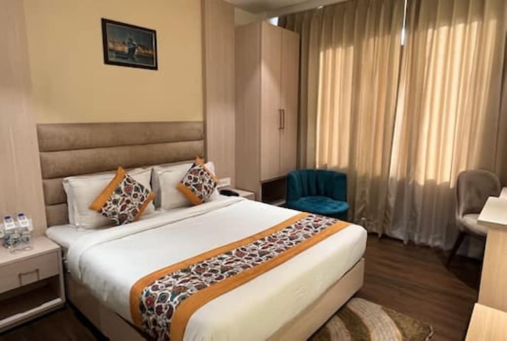 Executive Room, City View