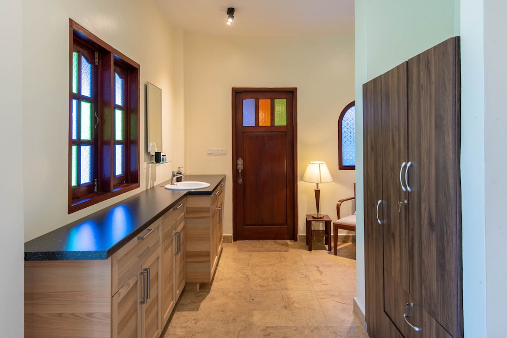 Royal Orchid Villa - Photo 4