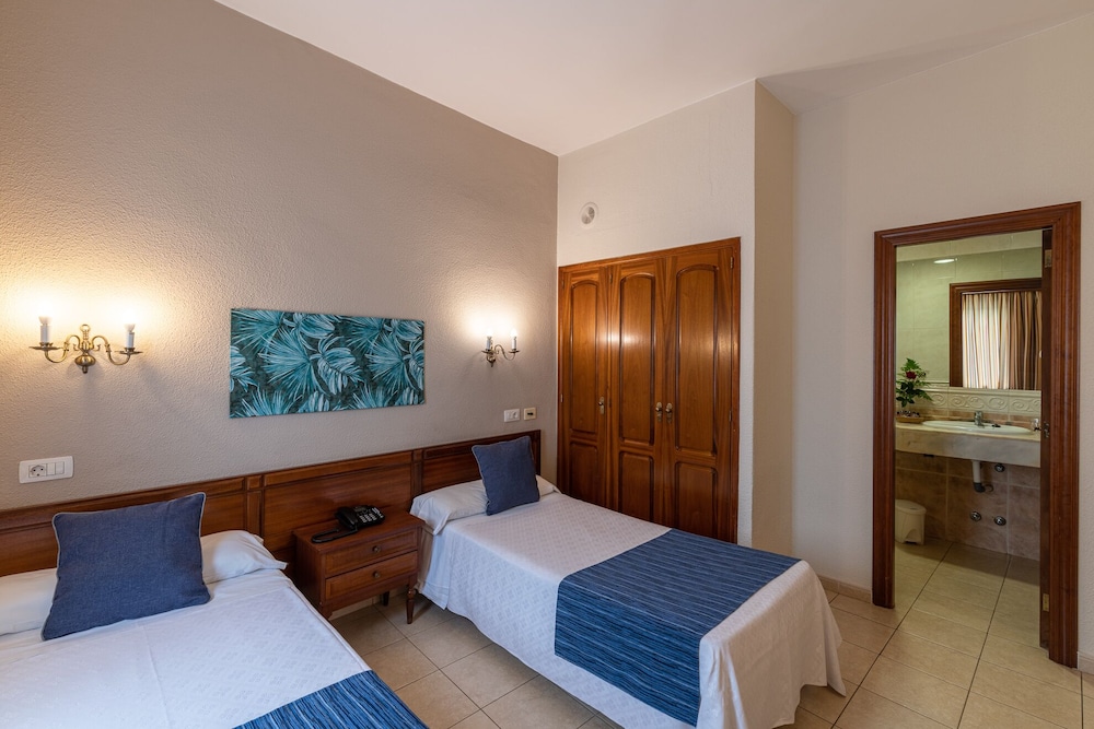 Double Room - Photo 8