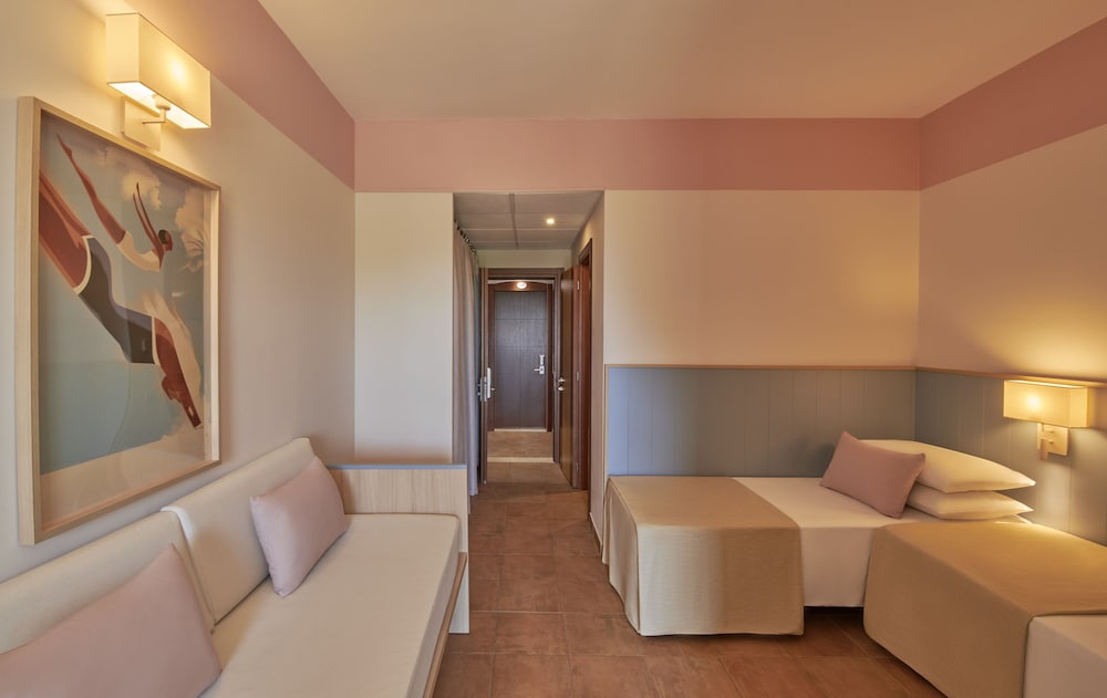 Premium Triple Room, Garden View - Photo 2
