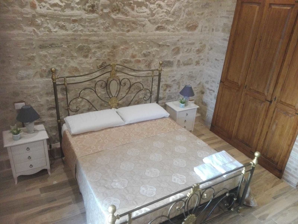 Classic Double Room, 1 Queen Bed, Non Smoking photo 1