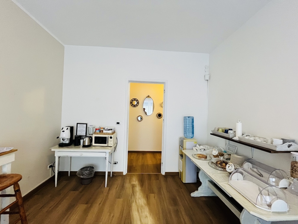 Deluxe Room - Photo 10