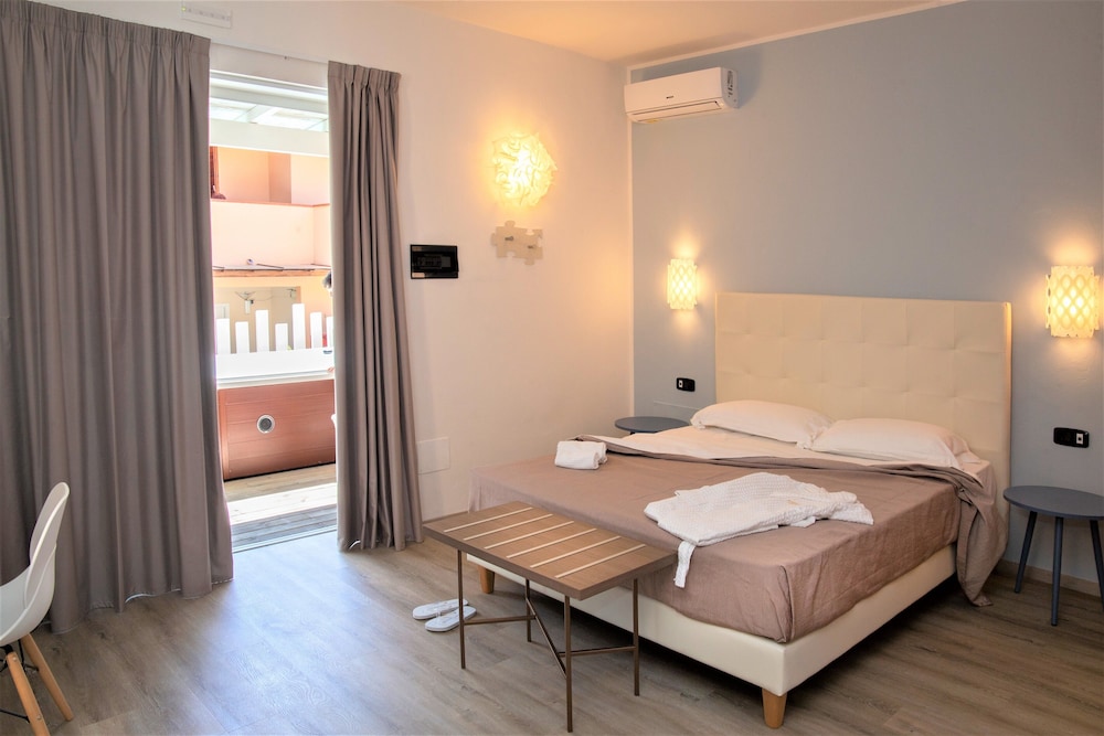 Deluxe Room, Hot Tub, Ground Floor photo 2