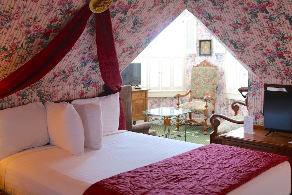 Premium Double Room, Ensuite, Lake View (VICTORIAN HARBOR W TURRET) photo 1