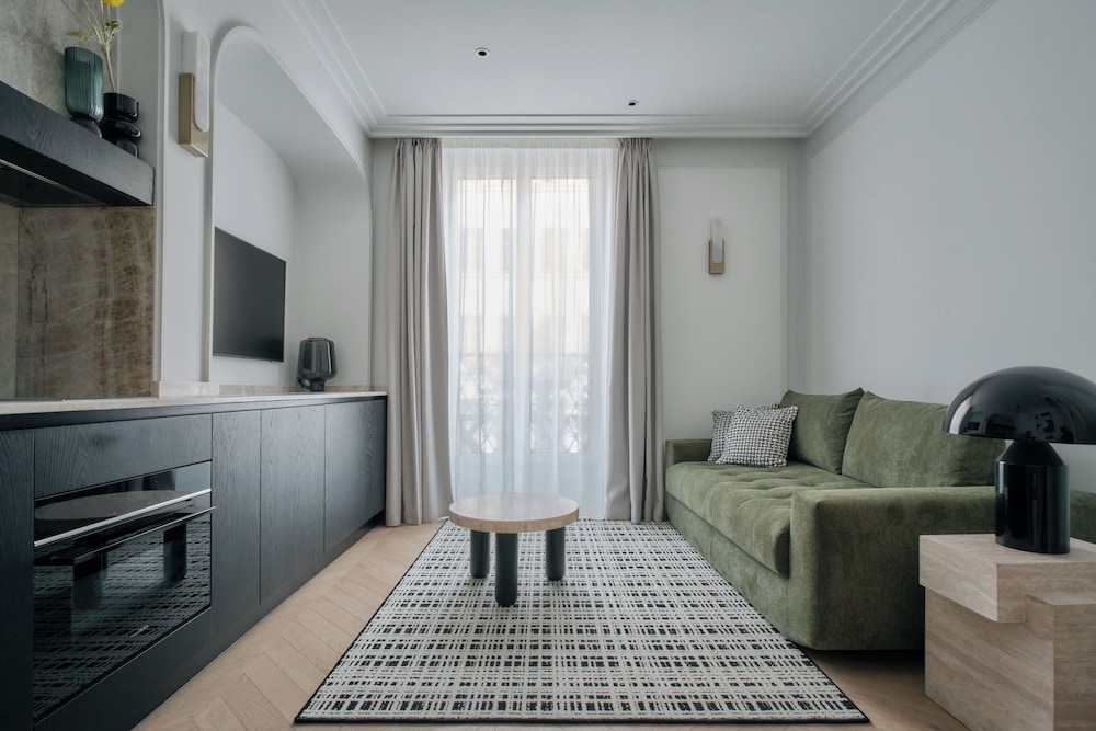 Deluxe One-Bedroom Apartment with Balcony and City View 201