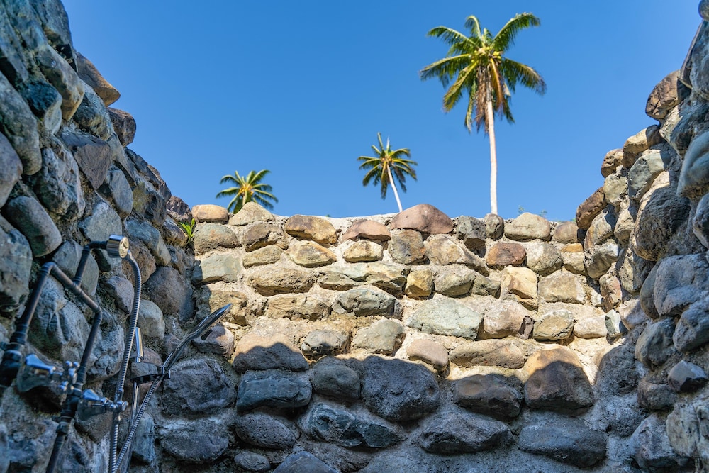 Deluxe Seaside Bure (children 2 Years Above)