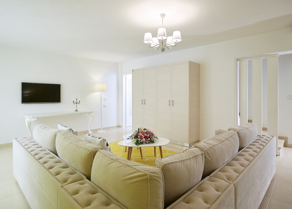 Grand Suite, 2 Bedrooms, Garden View (Family)