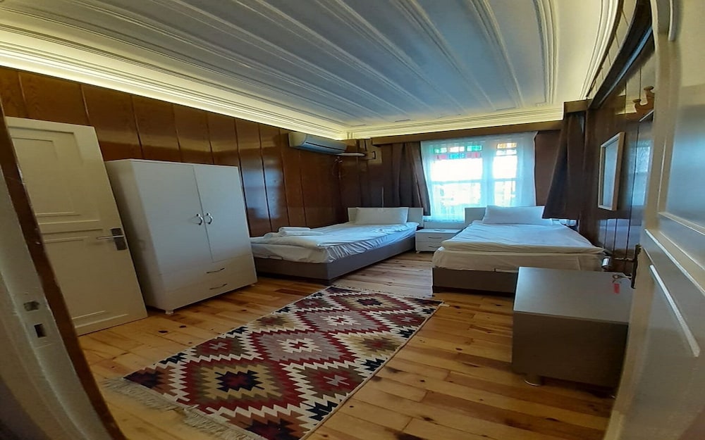 Economy Twin Room photo 1