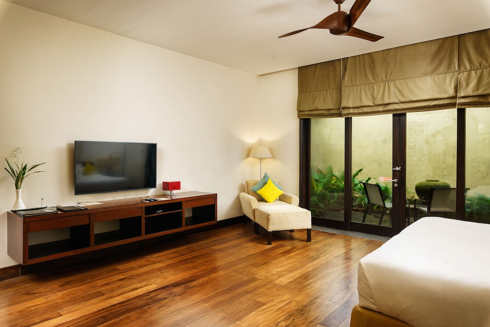 Courtyard Room - Photo 2