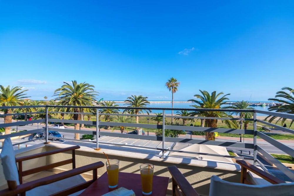City Apartment - Sea View