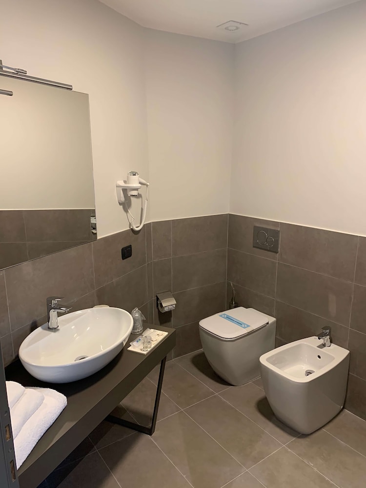 Superior Double or Twin Room - Photo 11