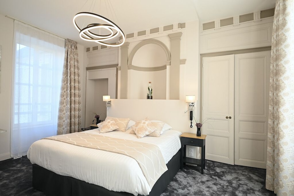 Deluxe Room - Photo 13