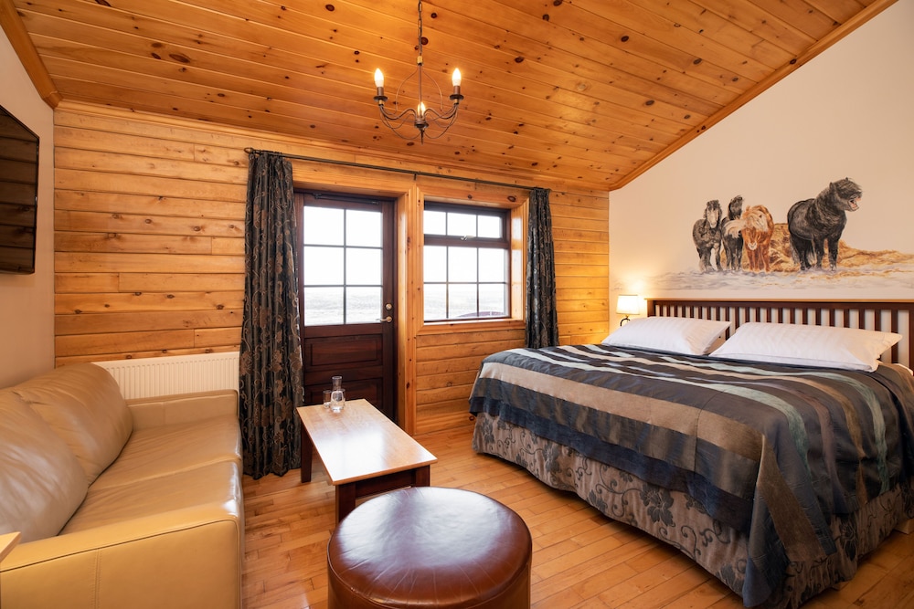 Deluxe Double or Twin Room with Jetted Bathtub
