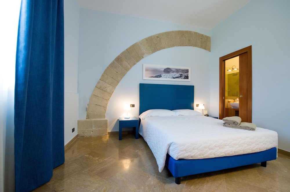 Deluxe Double Room - Photo 7