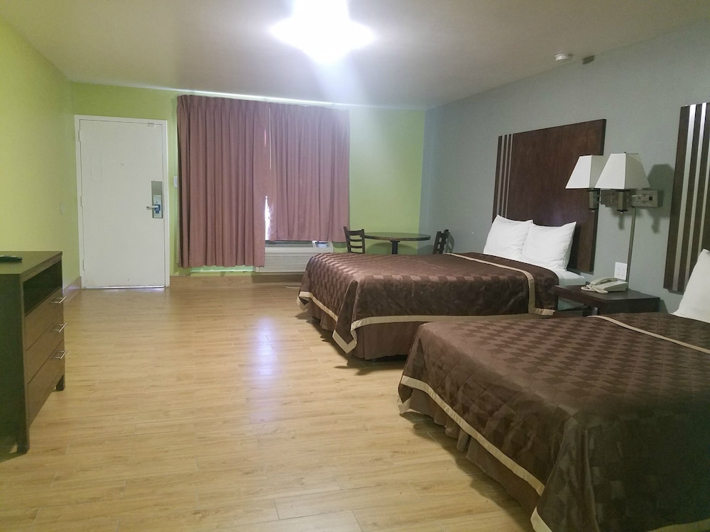 Standard Room, 2 Queen Beds photo 2