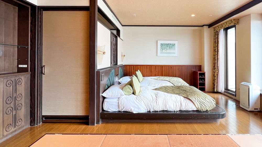 Japanese & Western Style Room,Non Smoking (Lake View) - Photo 6