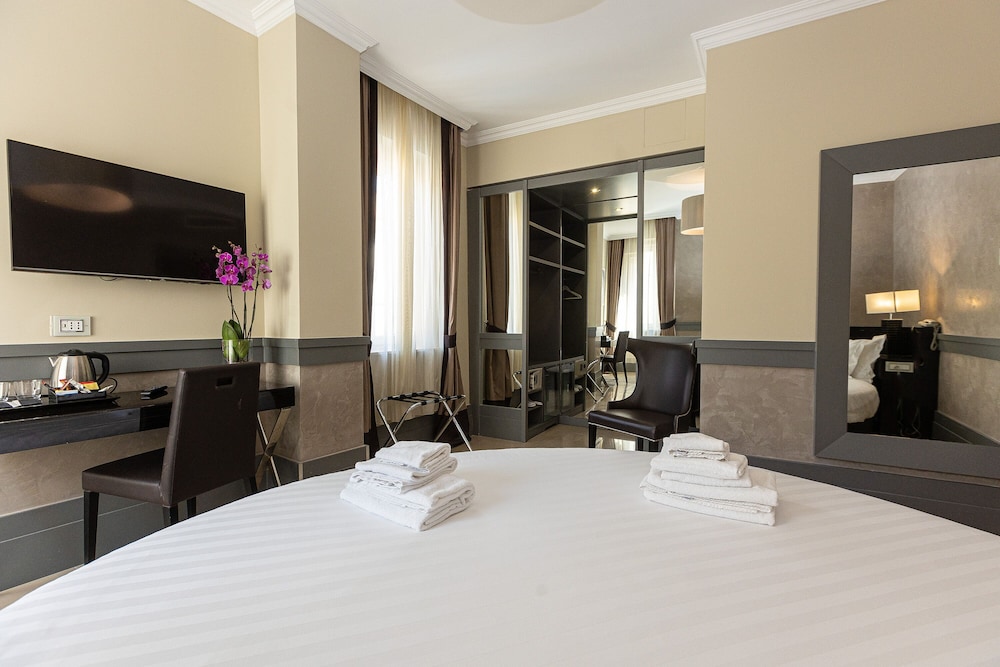 Deluxe Room - Photo 1