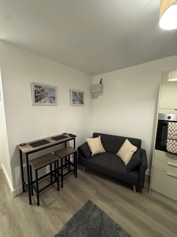 Apartment photo 2