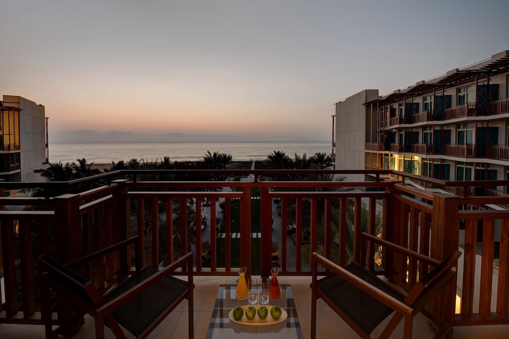 Standard Room, 2 Twin Beds, Balcony, Pool View photo 1