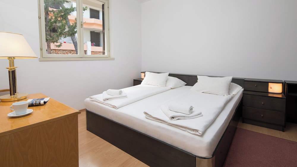 Two-Bedroom Vintage Apartment with Balcony 4+2 photo 2