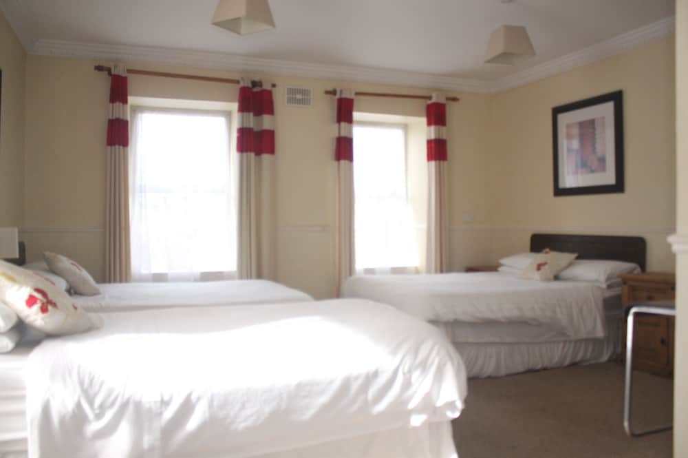 Economy Triple Room photo 1