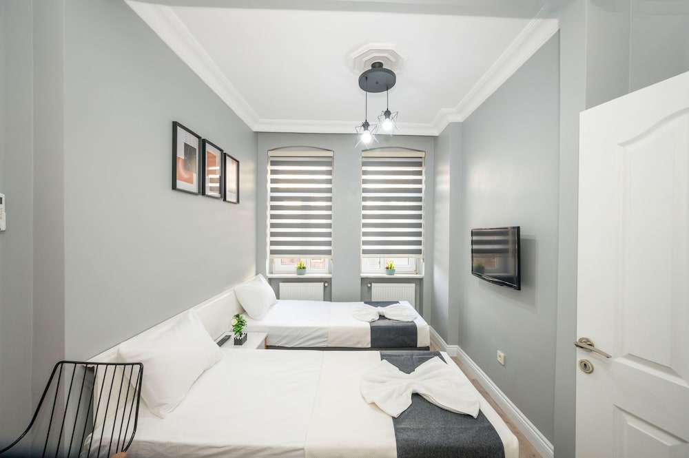 M) Two Bedroom Apartment photo 1