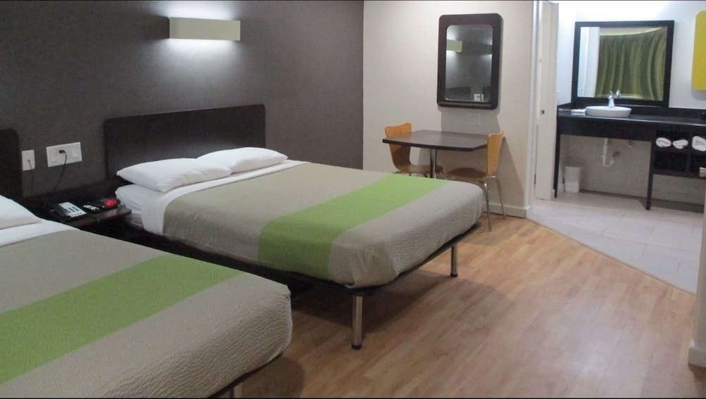 Deluxe Room, 2 Queen Beds, Non Smoking, Kitchenette - Photo 2