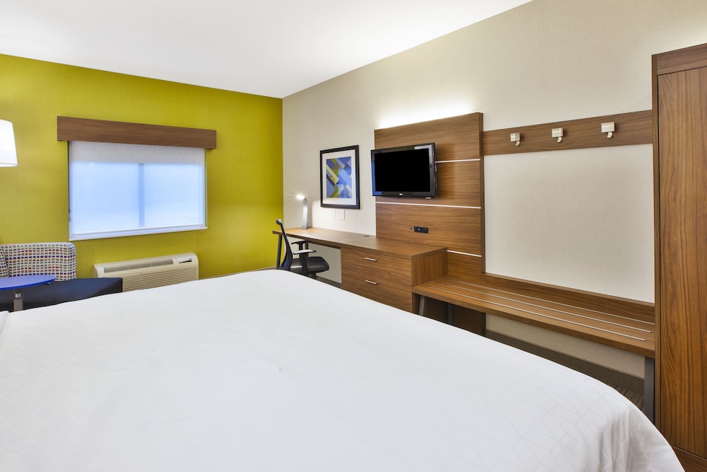 Standard Room, 1 King Bed - Photo 1