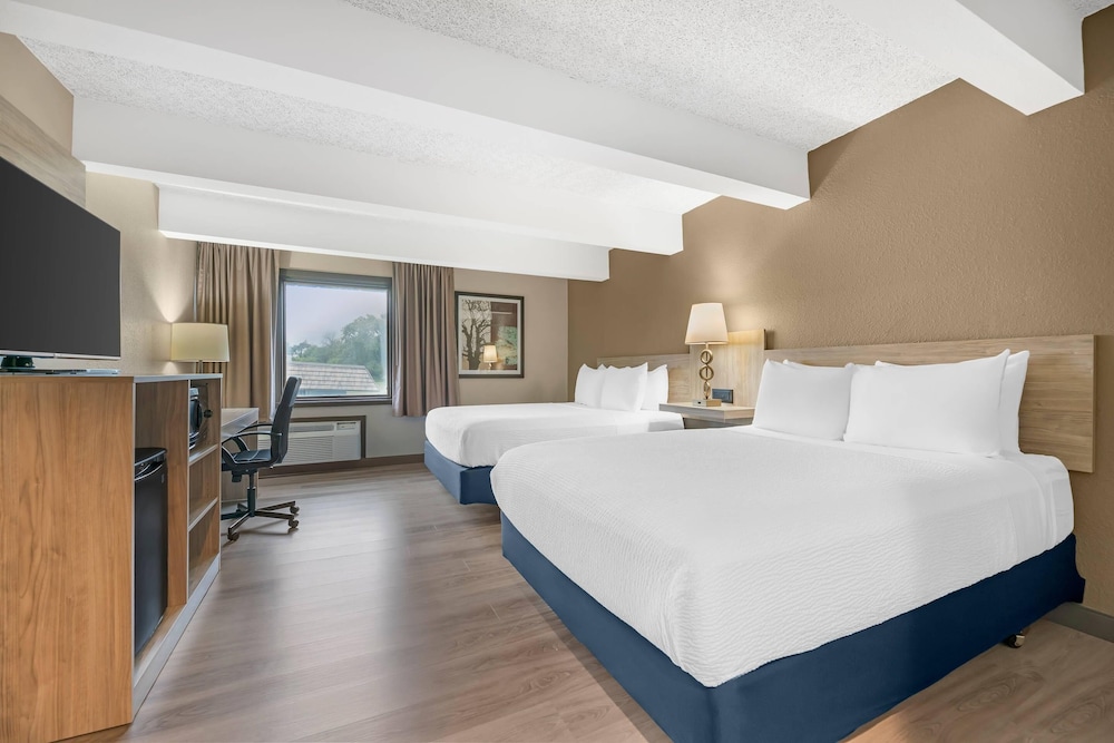 Standard Room, 2 Queen Beds, Non Smoking photo 1