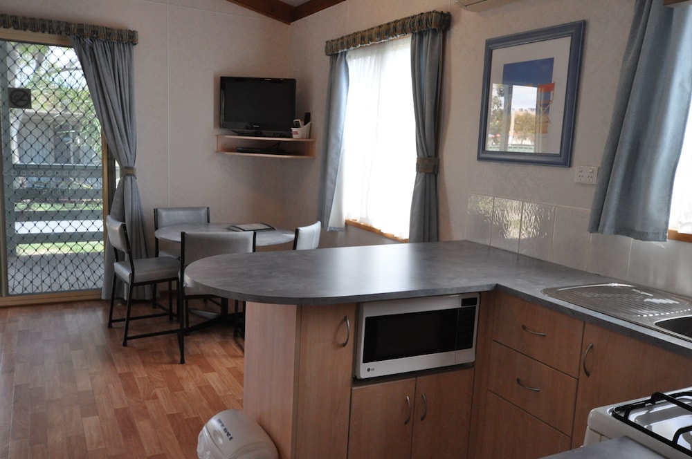 Family Cabin - Sleeps 5