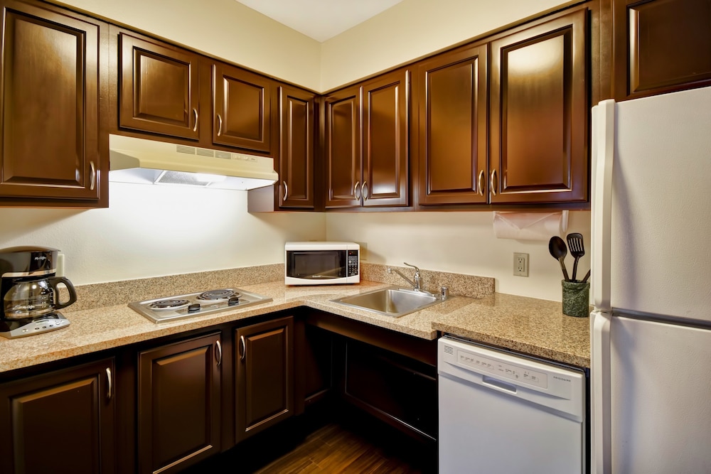 Suite, 2 Bedrooms, Balcony - Photo 5