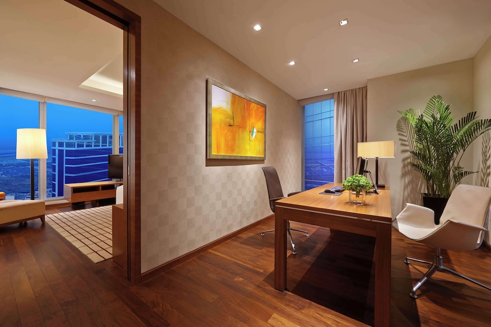 Premier Suite - Photo 4