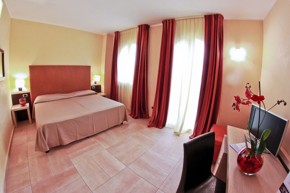 Classic Double or Twin Room, Balcony