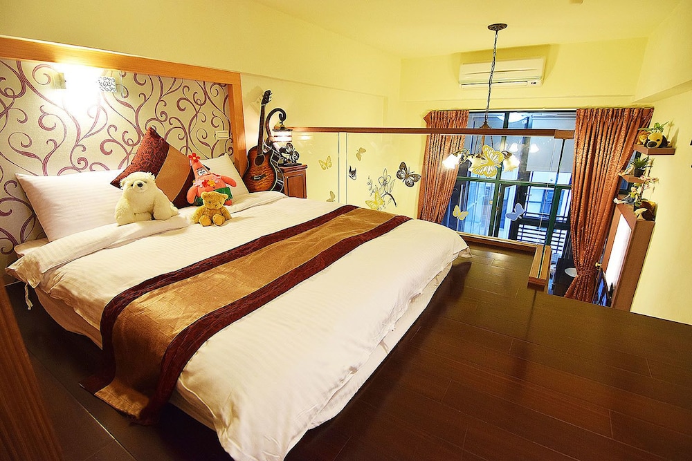 Quadruple Room, Mezzanine