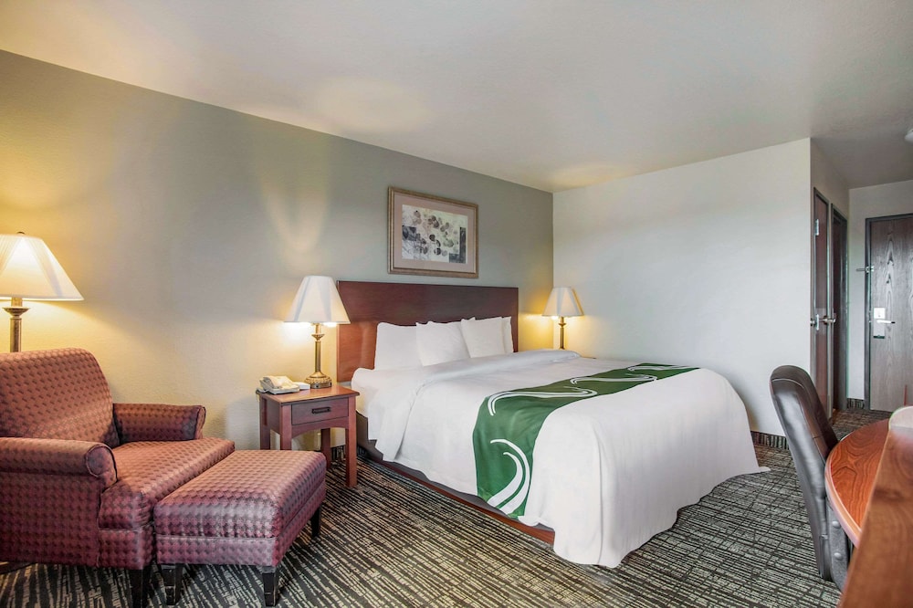 Suite, 1 King Bed, Non Smoking, Jetted Tub - Photo 7