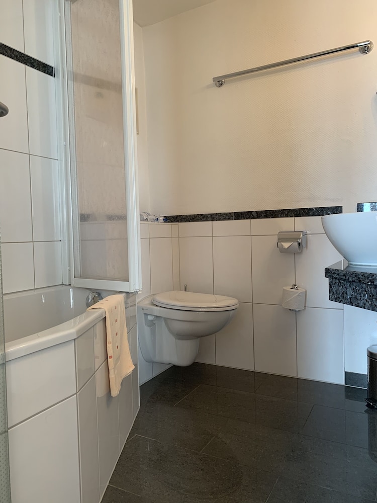 Standard Double Room - Photo 5