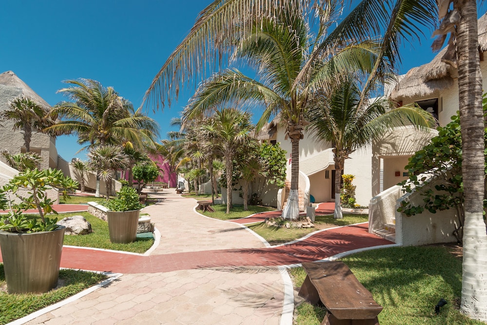 Deluxe Villa Ocean Front Suite - Photo 5