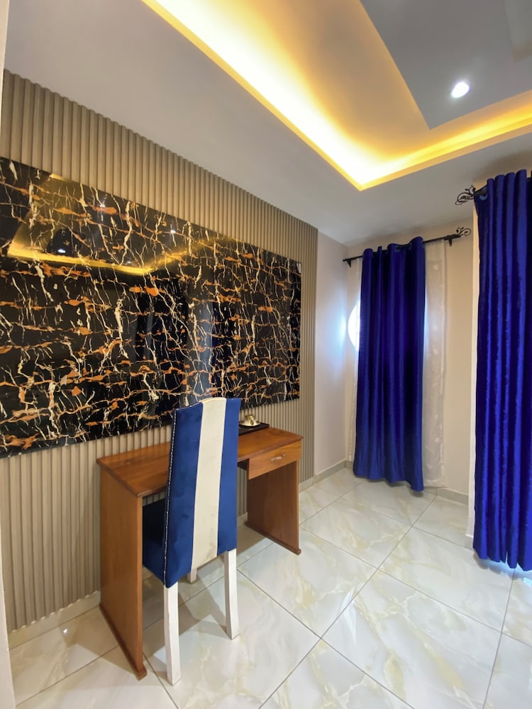 Junior Suite, Balcony, City View