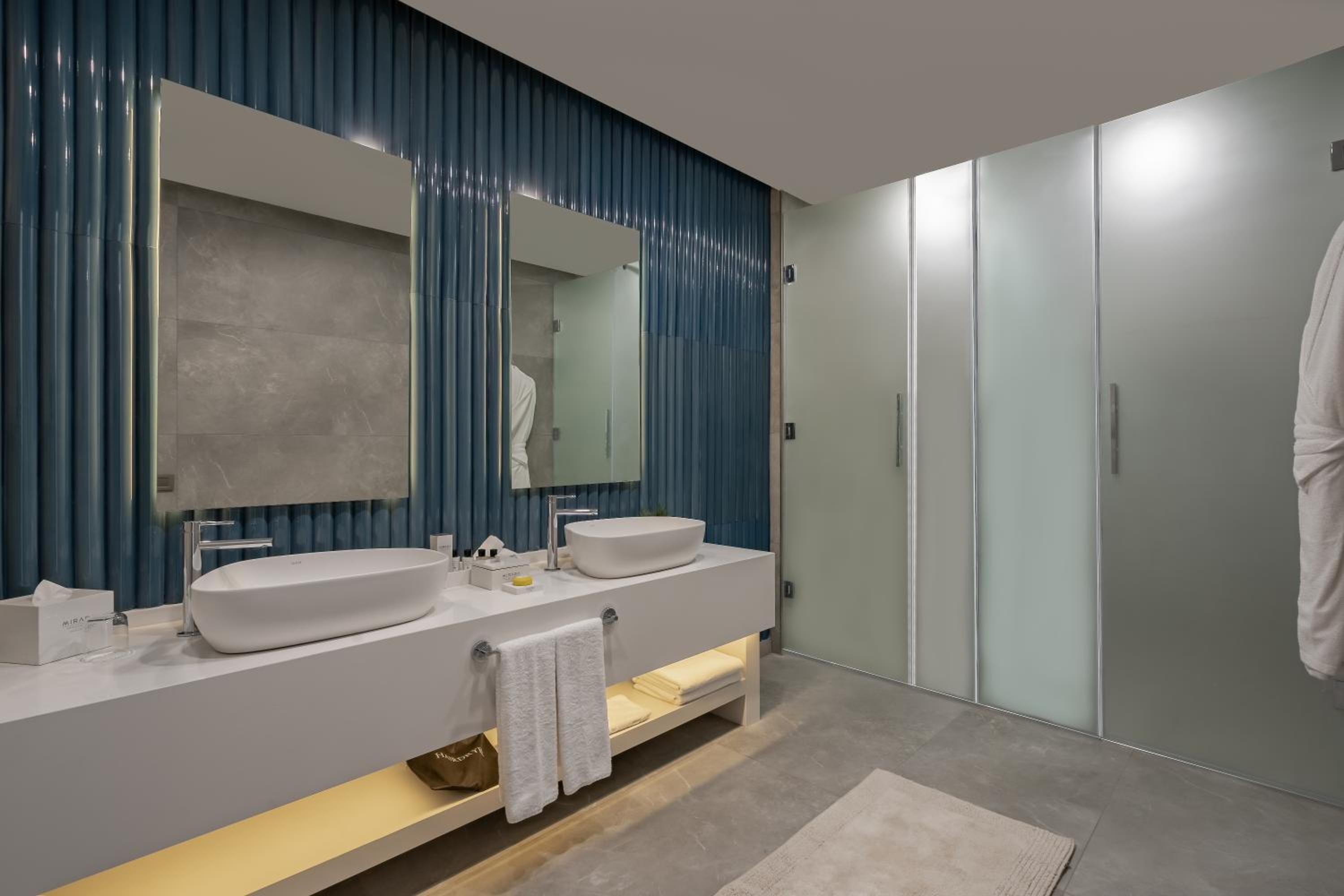Superior Suite with Sea View - Photo 7