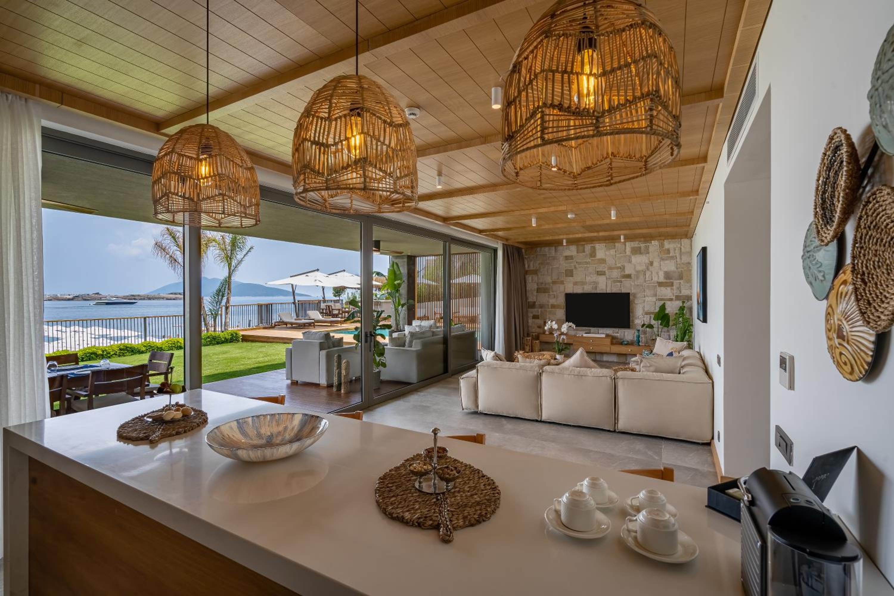Superior Suite with Sea View - Photo 1