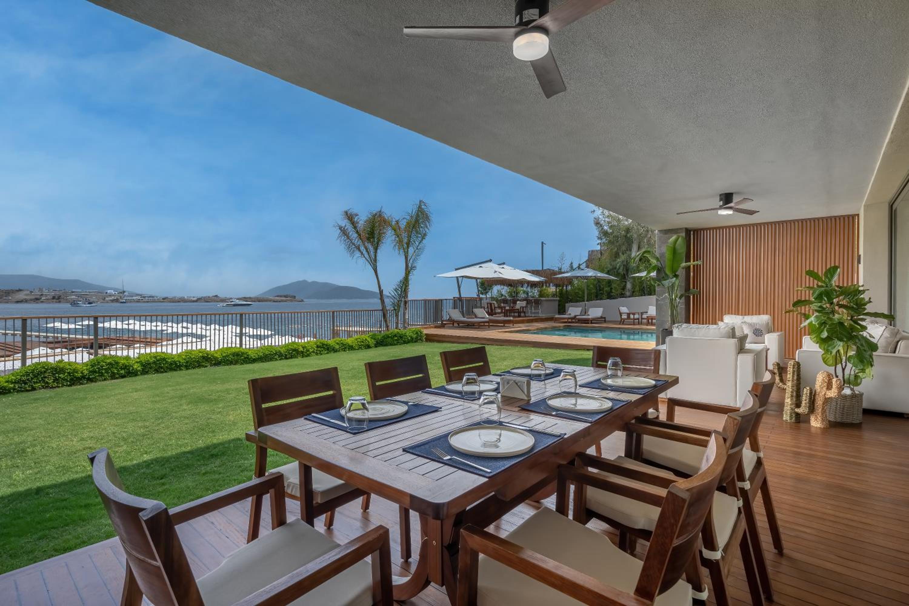 Superior Suite with Sea View - Photo 14