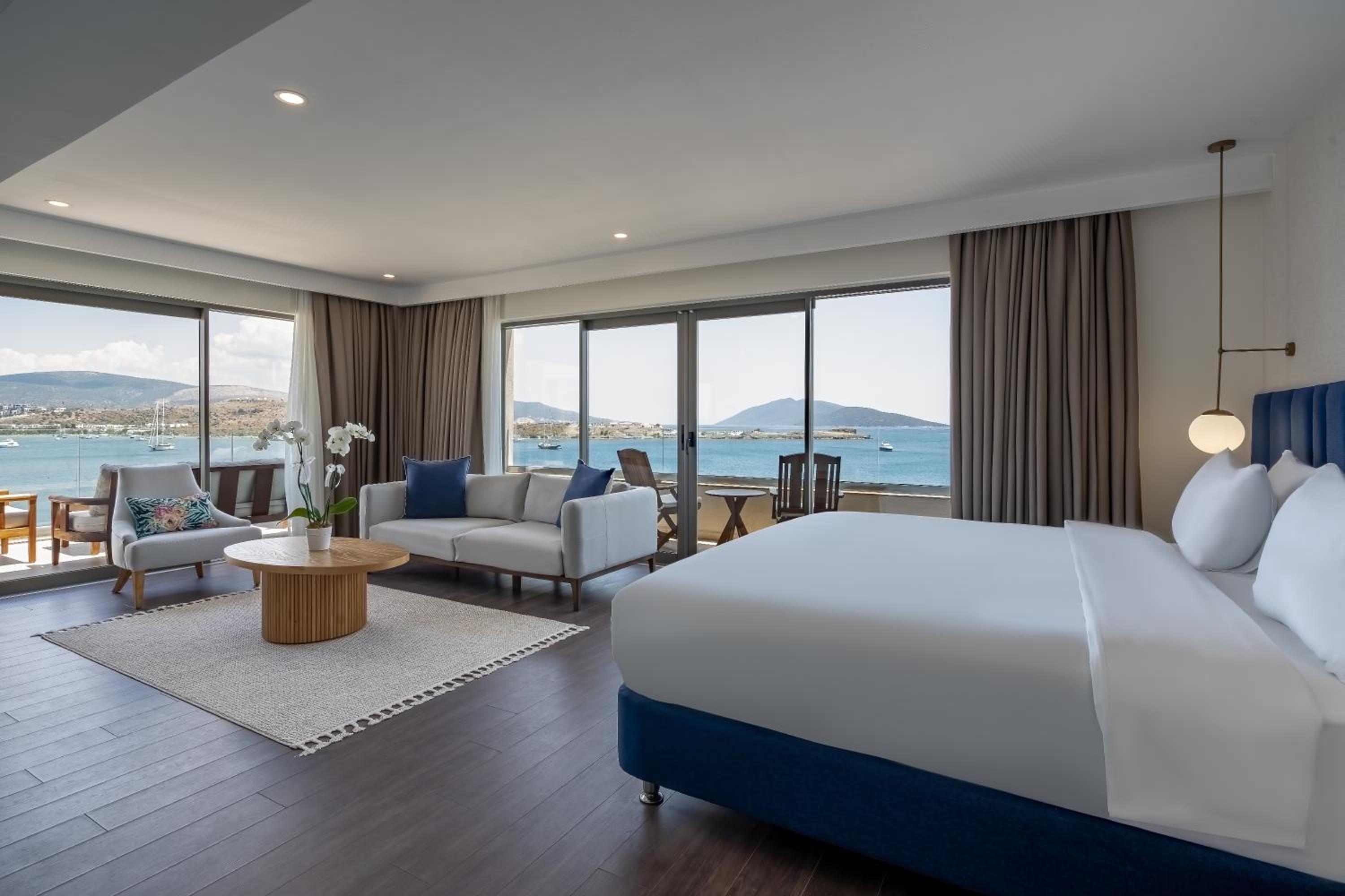 Deluxe Junior Suite - Photo 1