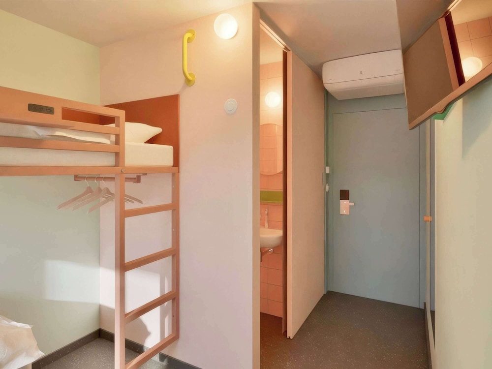 Room, 3 Twin Beds photo 2