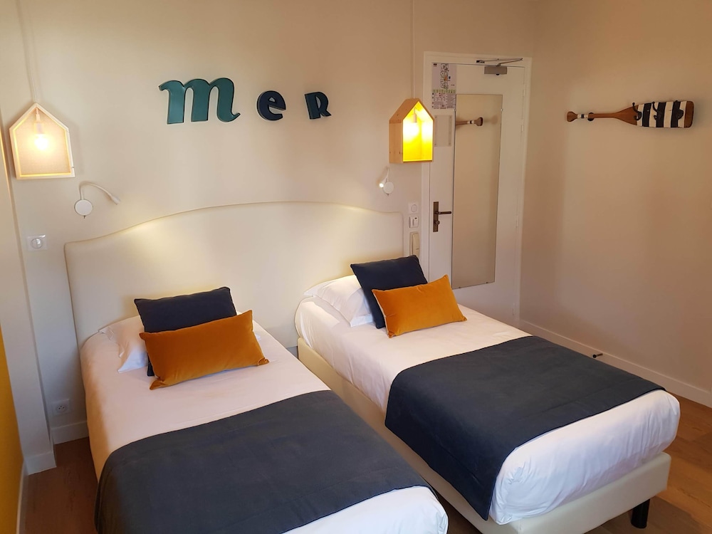 Standard Twin Room - Photo 3