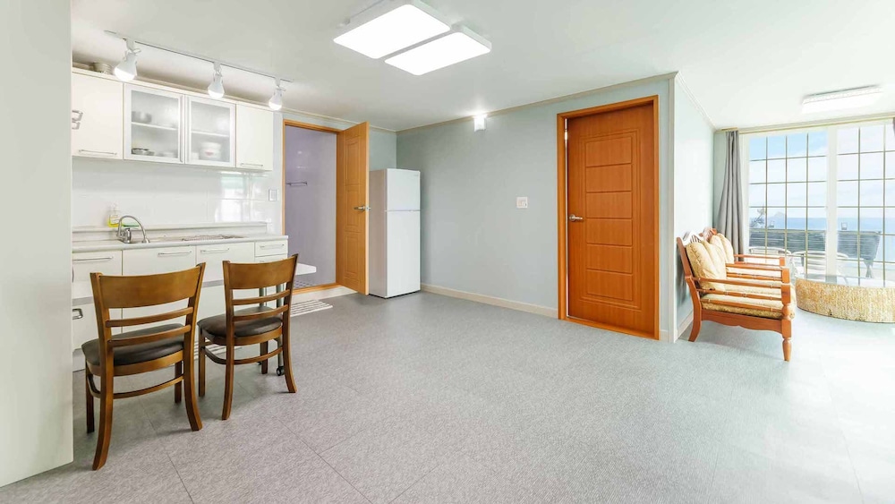 Basic Room, 2 Bedrooms (Halasan)