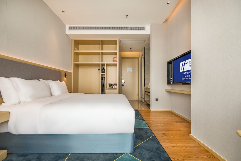 Standard Room, 1 King Bed, City View - Photo 5
