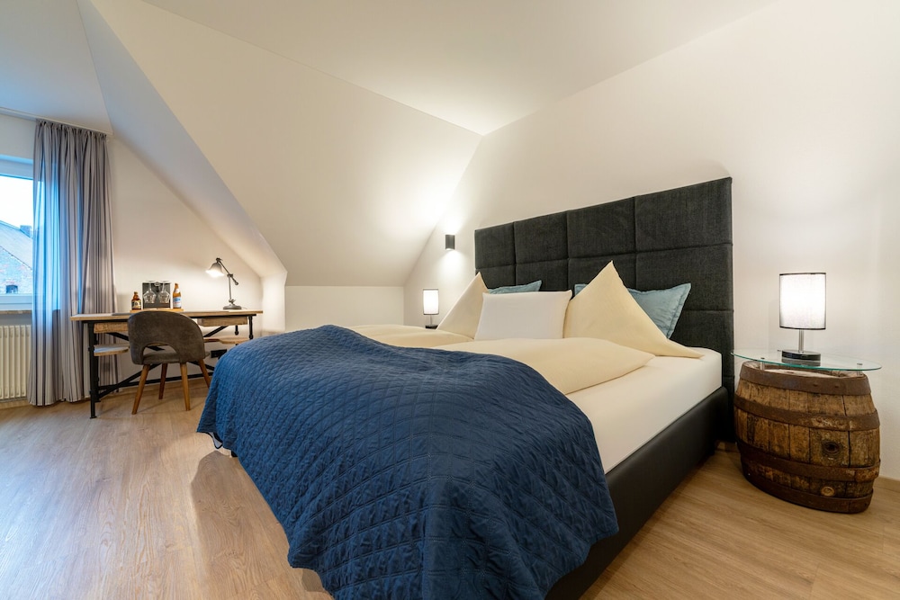 Deluxe Double Room, 1 Queen Bed with Sofa bed, City View