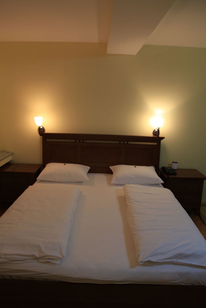 Classic Double or Twin Room - Photo 2